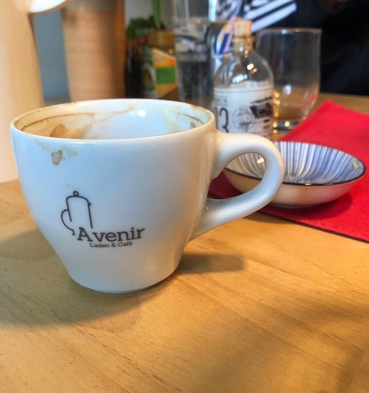 Avenir Laden & Café