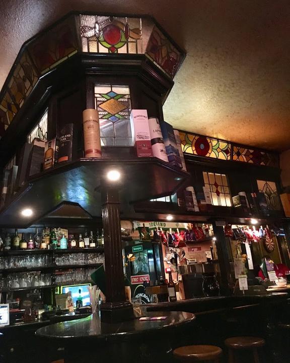Finnegans Irish Pub